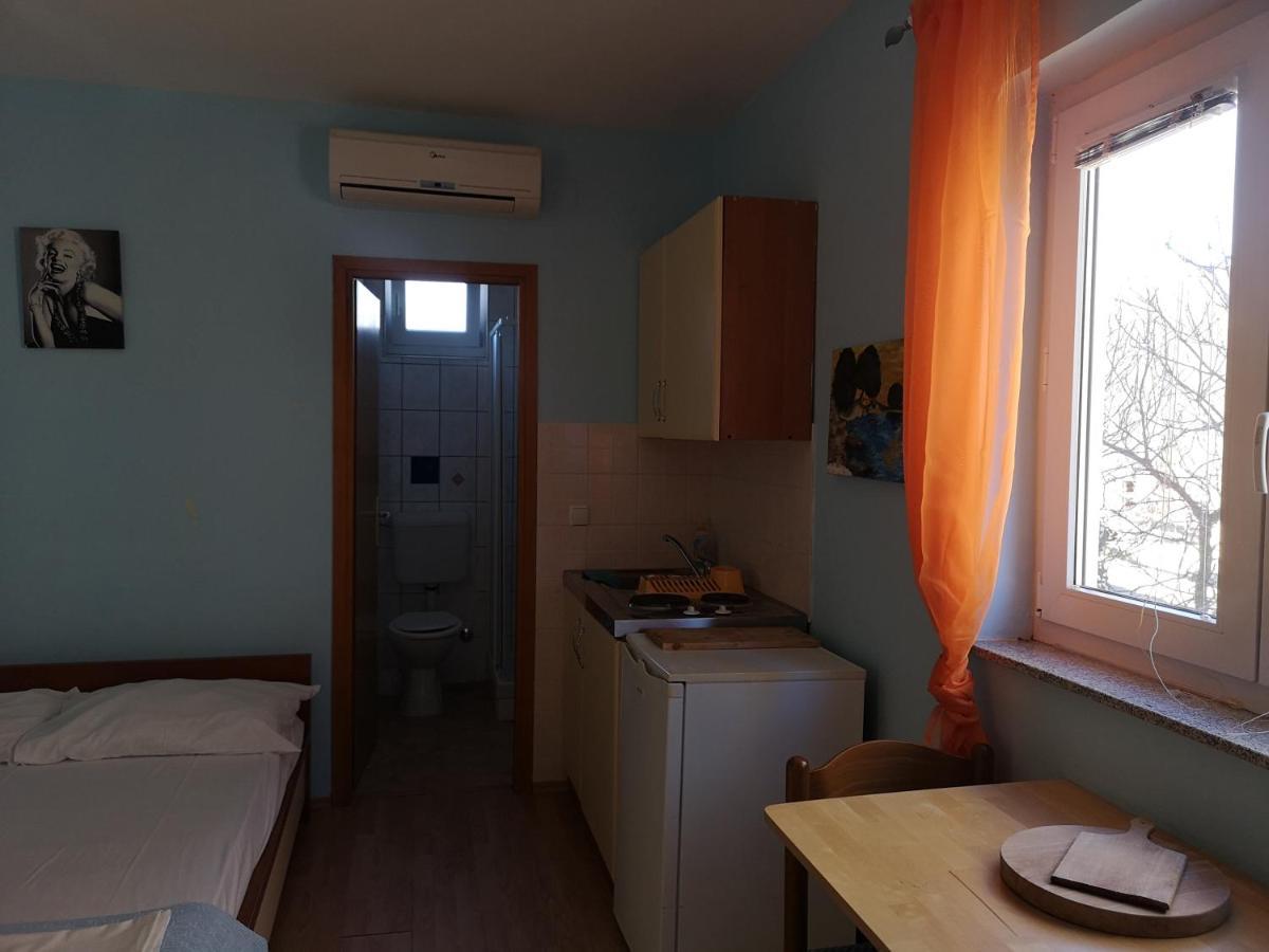 Apartments With A Parking Space Lopar, Rab - 16680 المظهر الخارجي الصورة